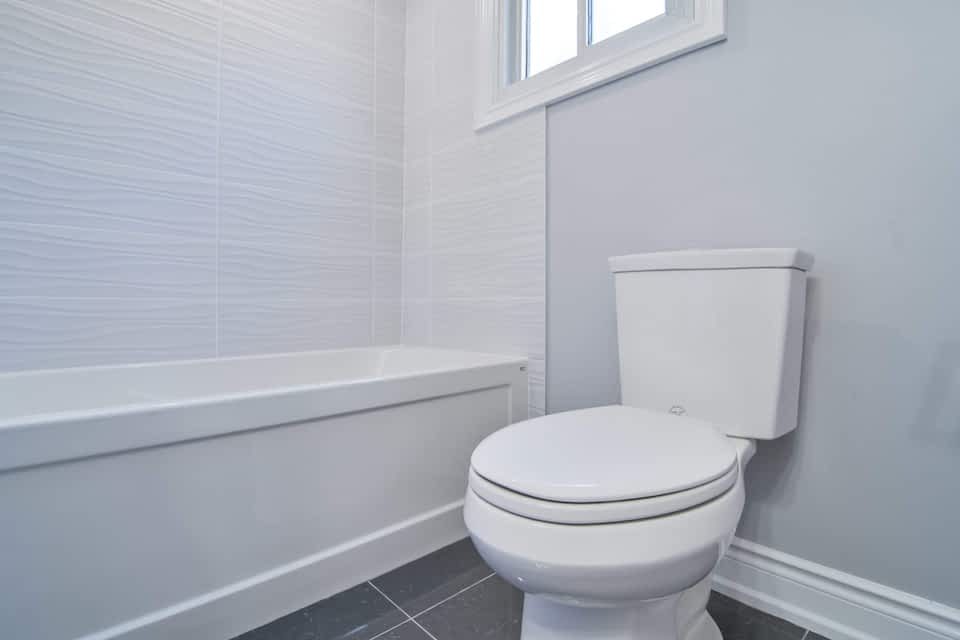 Bathroom renovation in Brampton - view 2