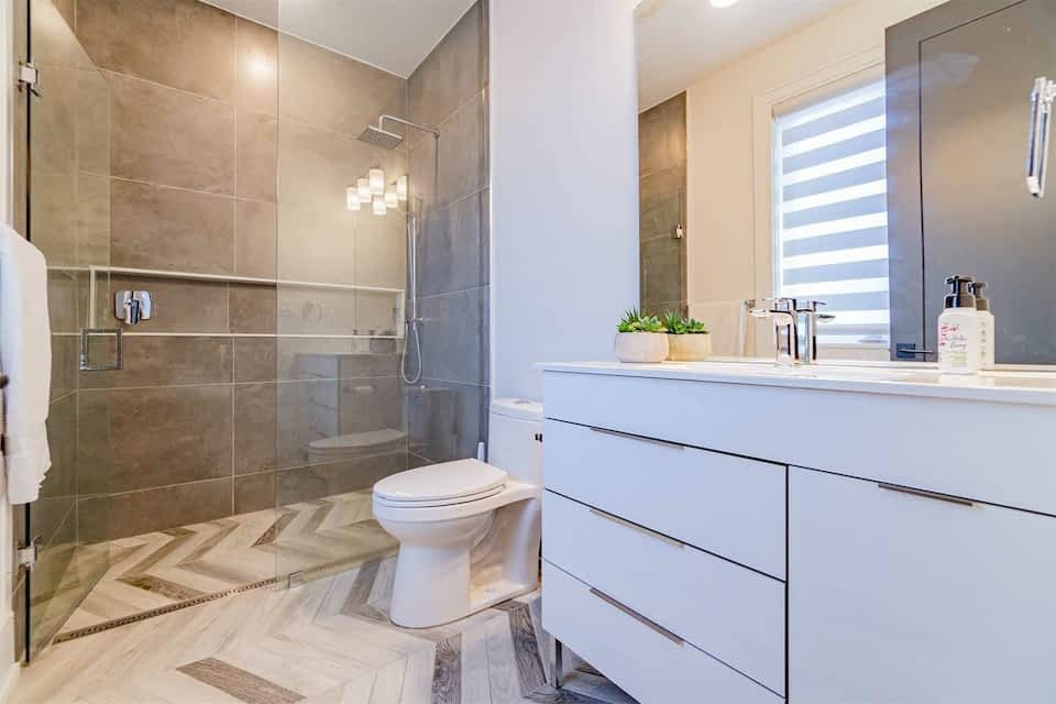 Bathroom renovation in Mississauga - view 1