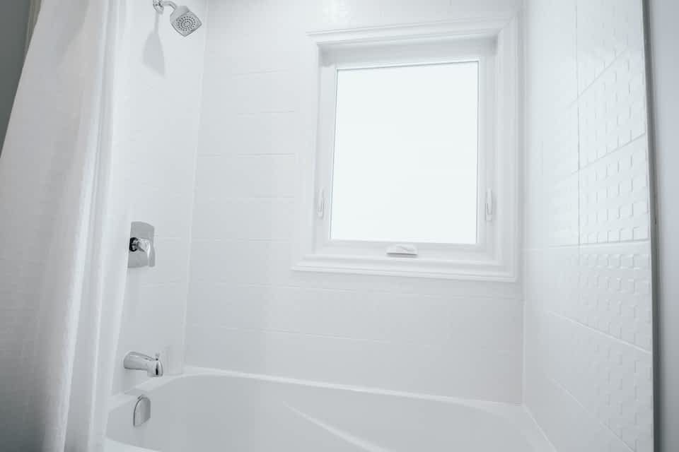 Bathroom renovation in Stouffville - view 2