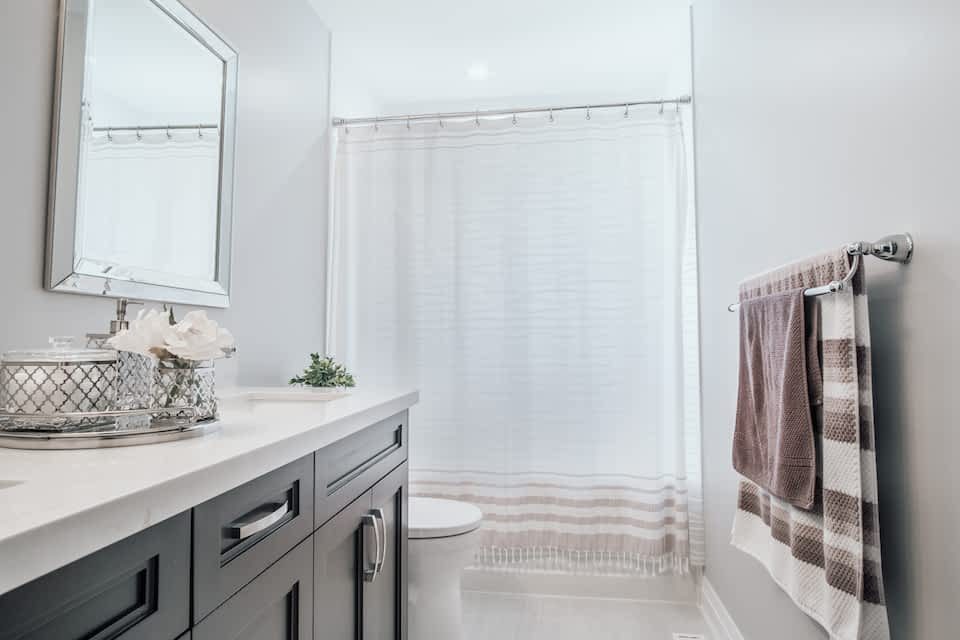 Bathroom renovation in Stouffville - view 3